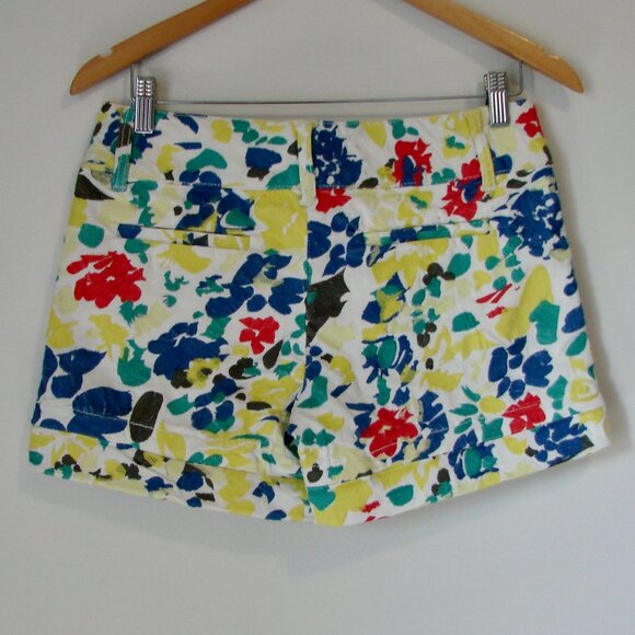 Alice + Olivia Floral Shorts Cady Cuffed White Blue Red Embroidered Size Small - Picture 10 of 16